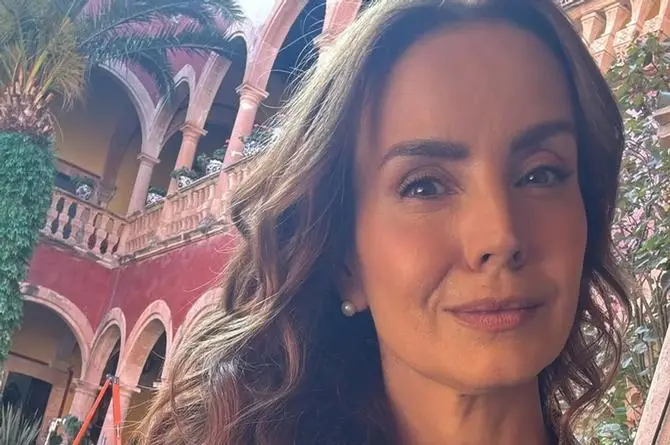 Famosa actriz es hospitalizada por neumonía y reaparece con oxígeno 